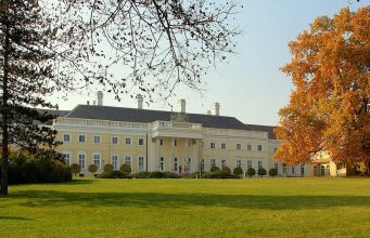 Vértesi látnivalók, műemlékek: Esterházy-kastély