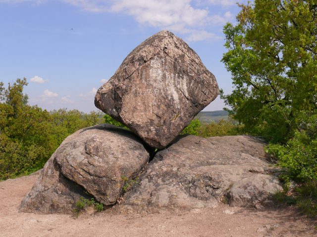 Látnivaló-kirándulóhely környékünkön: Pákozdi-ingókövek természetvédelmi terület