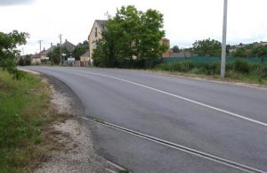 Karambol történt a 8127-es úton Móron