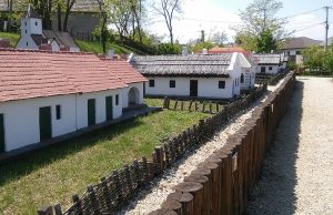 Környékbeli látnivalók: Mini Skanzen és Tájház, Jászai Mari Emlékház
