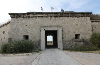 Régiónk látnivalóiból ajánljuk: Monostori erőd
