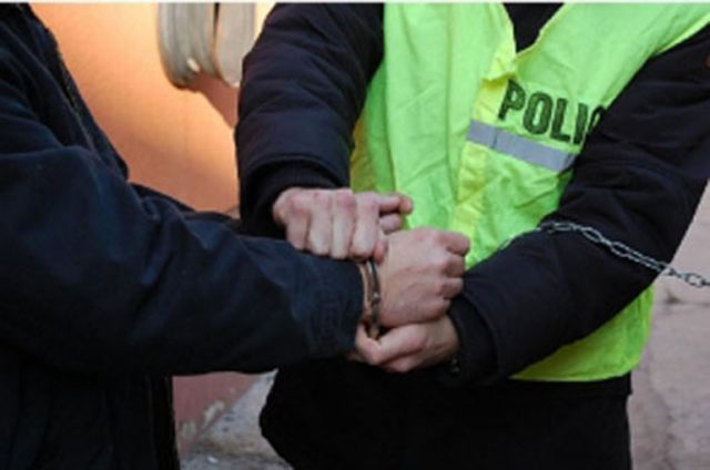 Trükkös lopásokkal gyanúsítják őket
