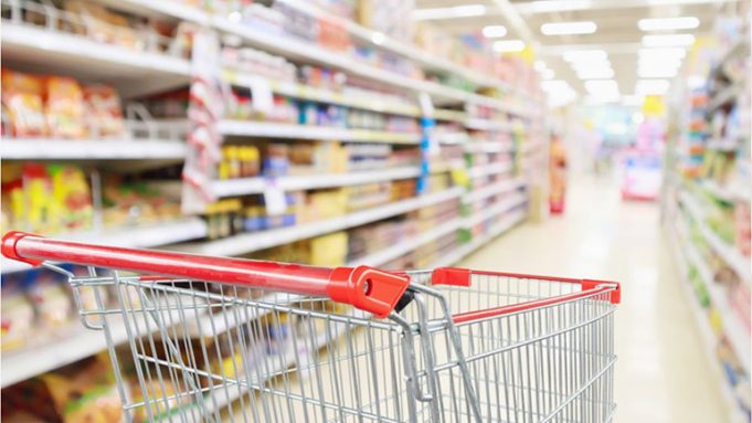 Lopott termékek megtartása érdekében bántalmazta a biztonsági őrt