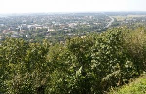 Okos eszközökkel gyárt jobb minőségű autóüvegeket a tatabányai AGC