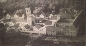 “Majk gondja ismét a kincstáré” – A vértesi műemlékegyüttesről 1999-ben