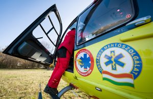 Autó és motorkerékpár karambolozott Csákvár külterületén