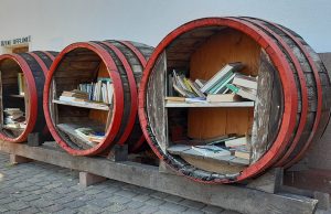 Stílusos utcakönyvtár a vértesi településeken? Mit szólnál egy hasonlóhoz?
