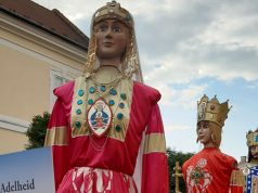 Óriásbábok a Belvárosban – öt hétvégén át hangolódhatunk a Székesfehérvári Királyi Napokra
