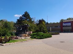 Ma 70 éve város Oroszlány – Időkapszulát helyeznek el a főtéren