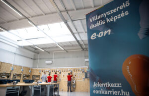 Tanműhely nyílt a jövő villanyszerelőinek Tatabányán