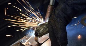 Hegesztő tanfolyammal startolnak a támogatható képzések Komárom-Esztergom vármegyében