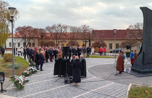 Híres szülöttére emlékezett Mór