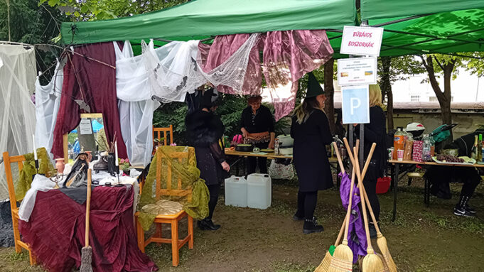 Rotyogott a bográcsos étel, forgott a fakanál Móron