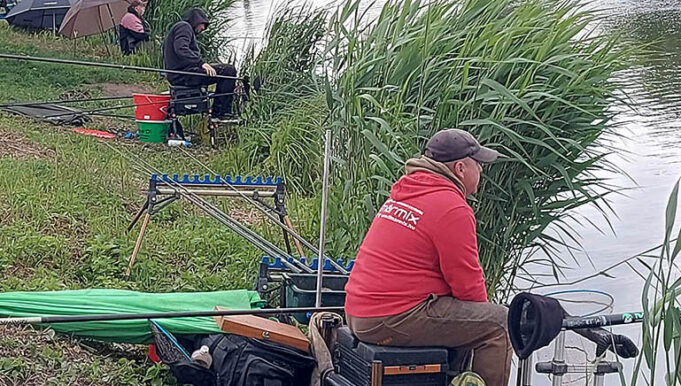 Csöregi az úszós bajnokság élén
