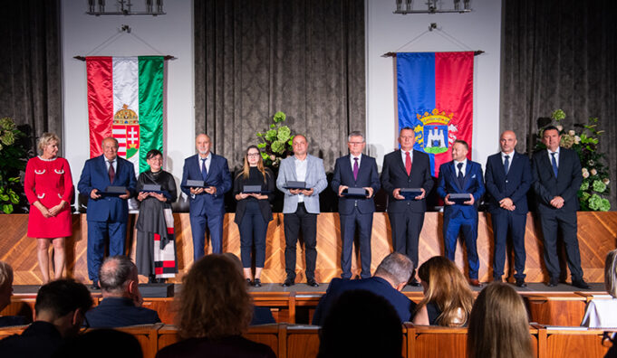 Díjat kapott a csákberényi cégvezető